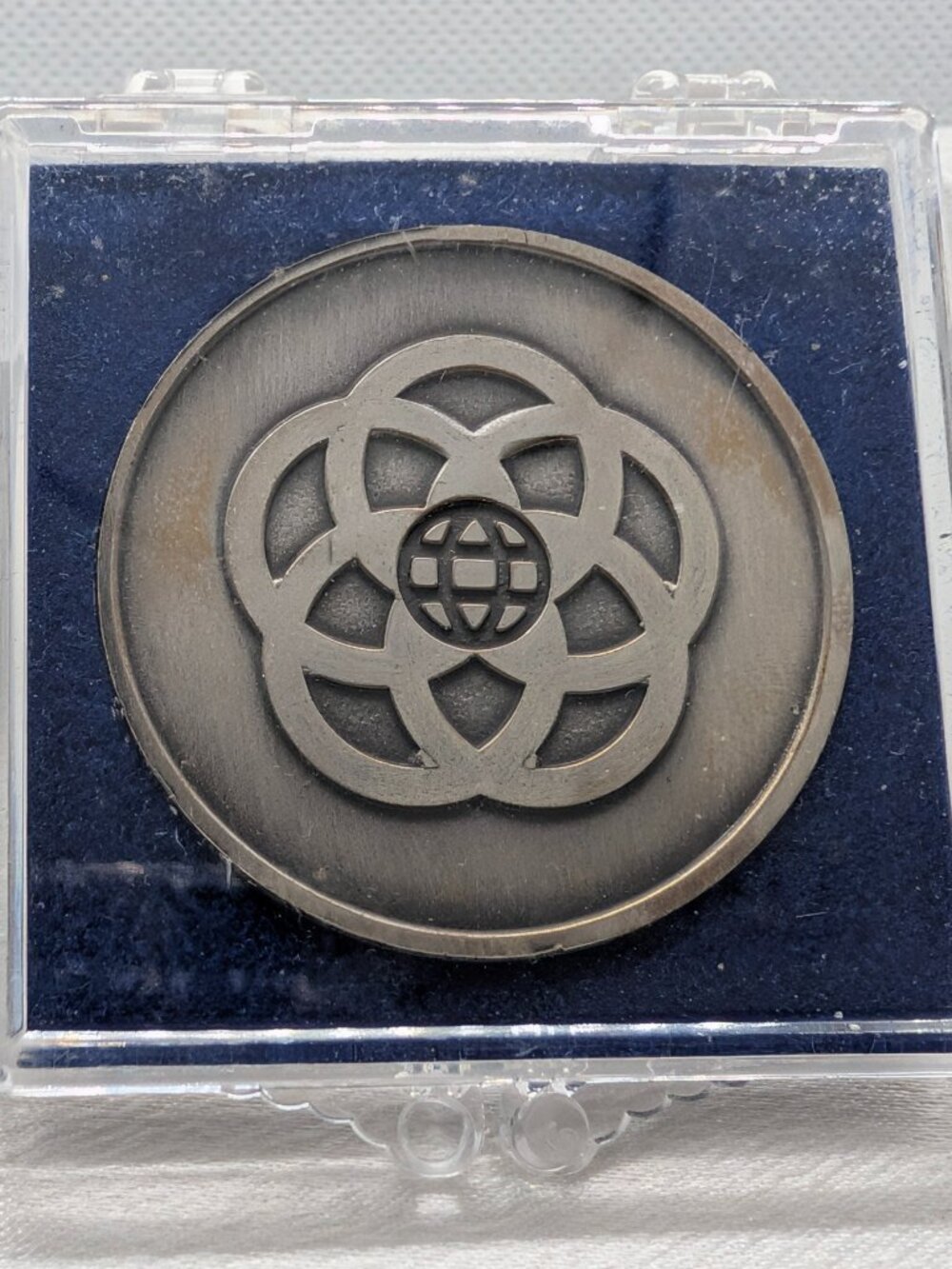 NEW Vintage  1982 Walt Disney Epcot Souvenir Coin Medallion - Picture 3 of 6